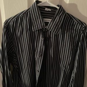 Men’s Calvin Klein casual button down long sleeve shirt. Size: L
